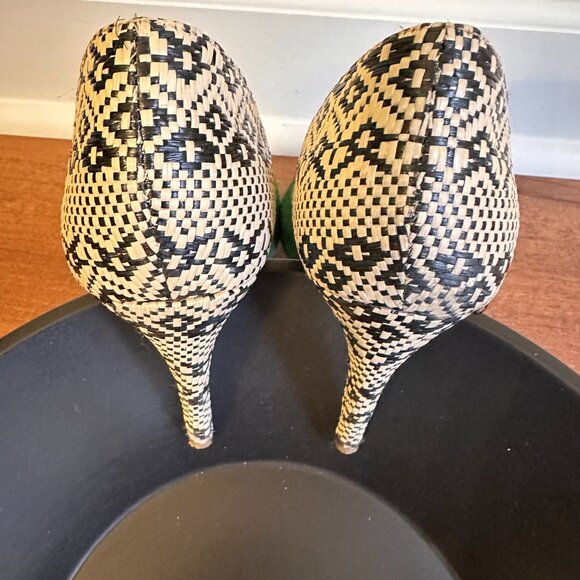 Green Suede & Black Geometric Print Heels – Size 8 - Picture 4 of 7